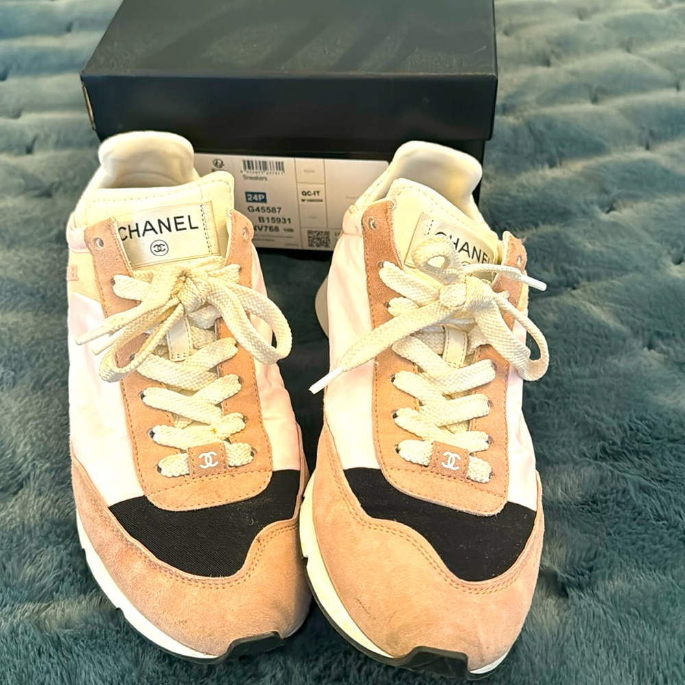 Chanel Sneakers size 39.5 this season worn twice